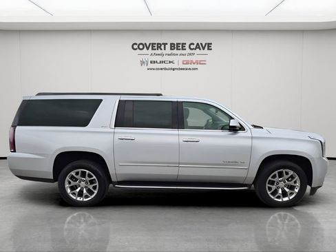 Used 2017 GMC Yukon XL SLT w/ Open Road Package image 11