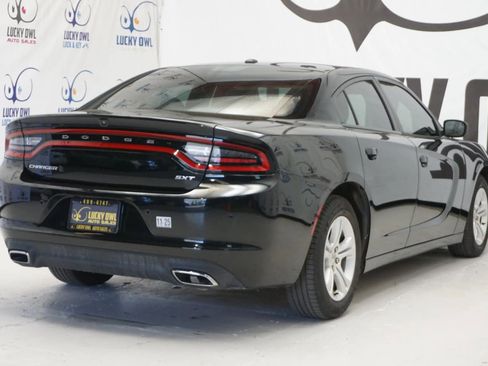 Used 2018 Dodge Charger SXT RWD image 4