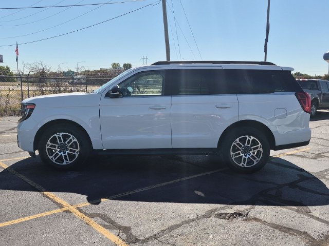 Used 2025 Ford Expedition Active AWD/4WD image 4