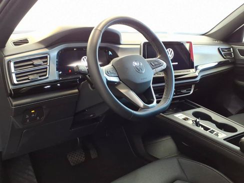 Certified 2024 Volkswagen Atlas Cross Sport SE FWD image 9