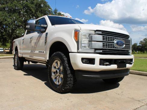 Used 2018 Ford F250 Platinum w/ Platinum Ultimate Package AWD/4WD image 5