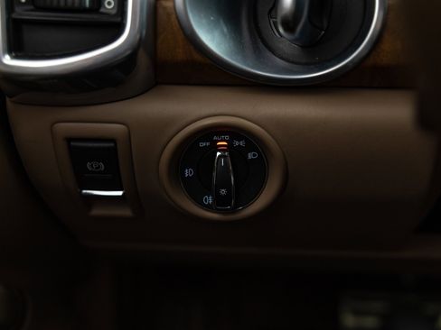 Used 2014 Porsche Cayenne S image 32