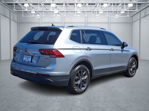 Certified 2023 Volkswagen Tiguan SE w/ Panoramic Sunroof Package AWD/4WD image 6