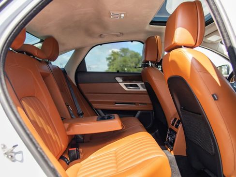 Used 2018 Jaguar XF Portfolio AWD/4WD image 27