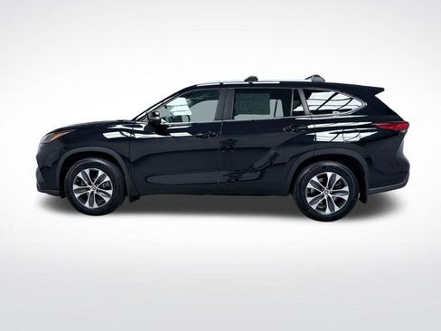 Used 2023 Toyota Highlander XLE AWD/4WD image 11