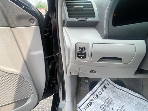 Used 2010 Toyota Camry LE FWD image 13