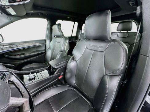 Used 2022 Jeep Grand Cherokee Overland w/ Adv Protech Group III AWD/4WD image 22