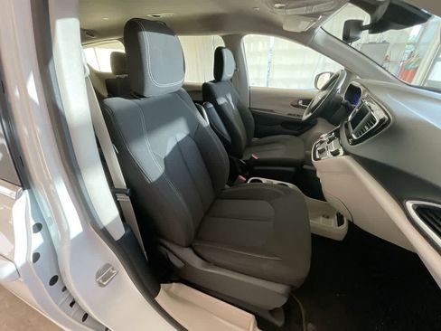 Used 2023 Chrysler Voyager LX FWD image 24