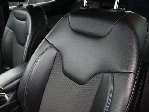 Used 2024 Jeep Compass Latitude image 19