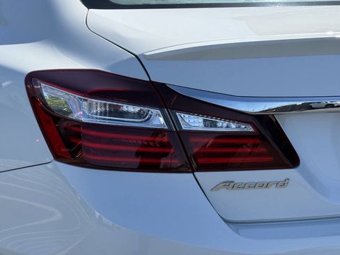 Used 2017 Honda Accord Sport image 22