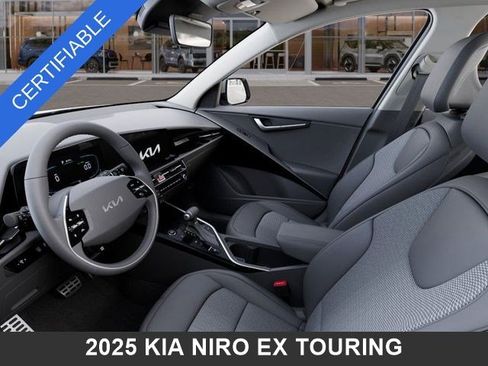 Certified 2025 Kia Niro EX Touring image 17