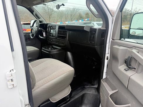 Used 2017 GMC Savana 2500 image 8
