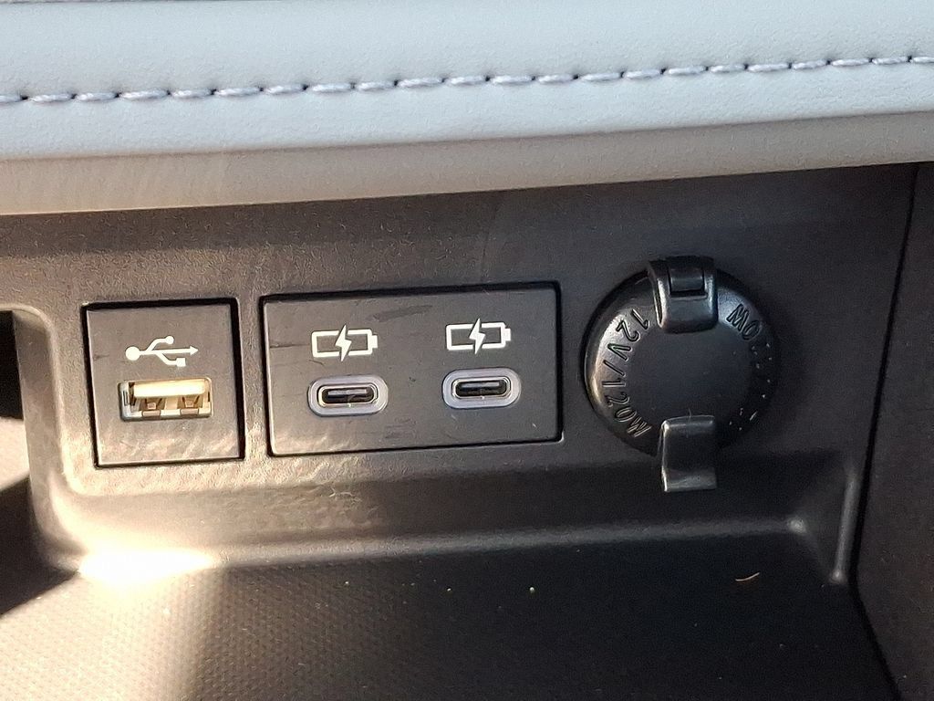 Used 2025 Toyota Highlander Platinum AWD/4WD image 27