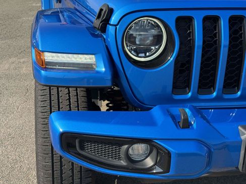Used 2022 Jeep Wrangler Unlimited Sahara AWD/4WD image 9