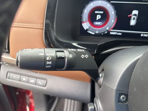 Used 2024 Nissan Pathfinder Platinum w/ Black Appearance Package image 33