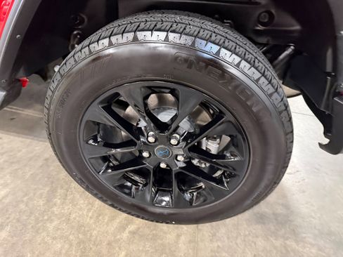Certified 2025 Jeep Wrangler Unlimited Sahara AWD/4WD image 27