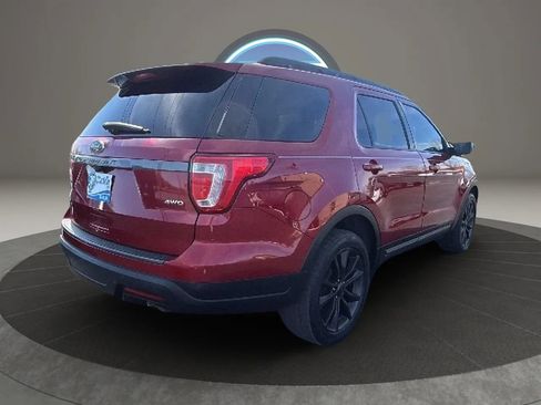 Used 2019 Ford Explorer XLT w/ Equipment Group 202A image 6