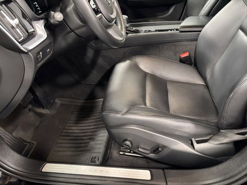 Used 2019 Volvo S60 T5 Momentum w/ Premium Package image 11