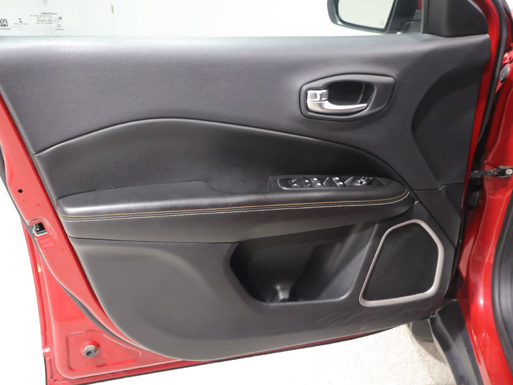 Used 2018 Jeep Compass Latitude w/ Popular Equipment Group AWD/4WD image 14