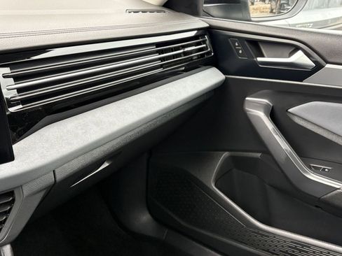 Used 2025 Volkswagen Jetta SE image 35