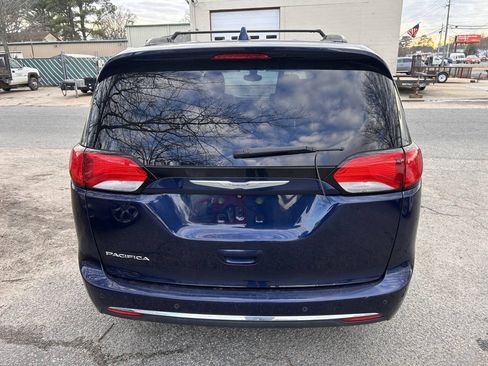 Used 2017 Chrysler Pacifica Touring-L FWD image 8