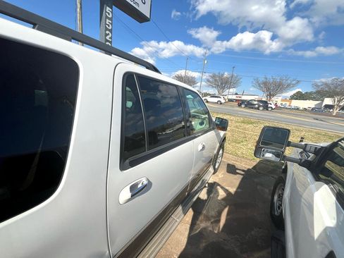 Used 2014 Ford Expedition EL XLT w/ Equipment Group 202A image 4