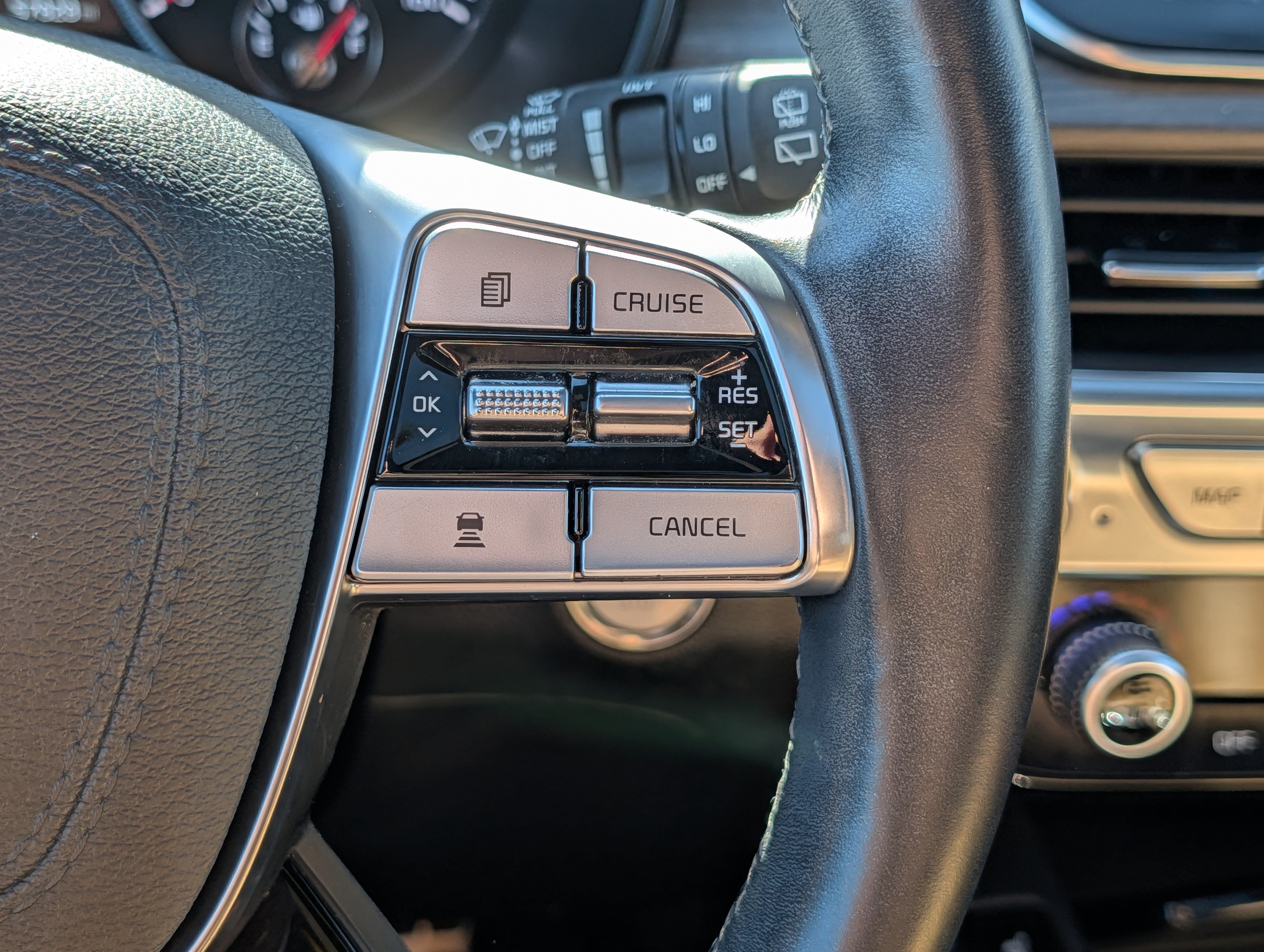 Certified 2022 Kia Telluride SX w/ Nightfall Edition Package AWD/4WD image 30