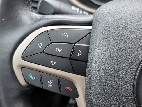 Used 2017 Jeep Cherokee Latitude w/ Comfort & Sound Group image 18