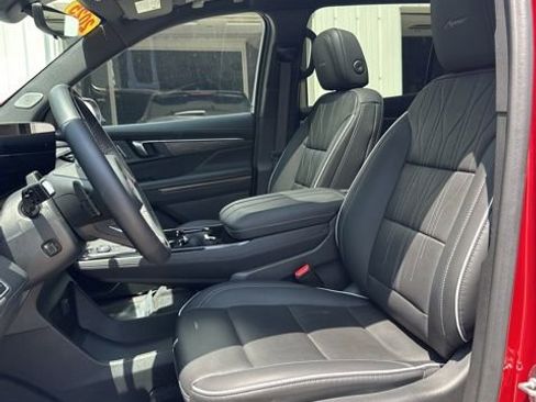 Used 2025 Buick Enclave Avenir w/ Super Cruise Package AWD/4WD image 32