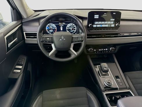 Used 2024 Mitsubishi Outlander SE Black Edition image 26