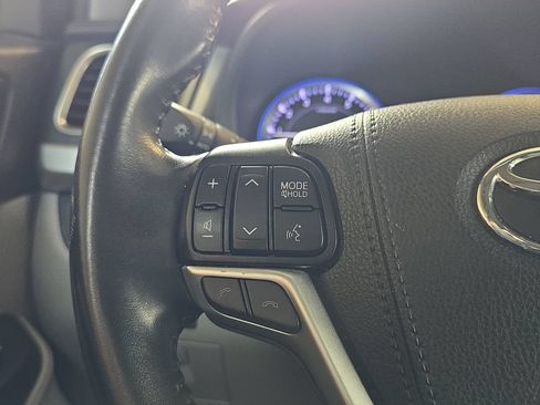 Used 2019 Toyota Highlander XLE w/ Carpet Mat Package (TMS) AWD/4WD image 20