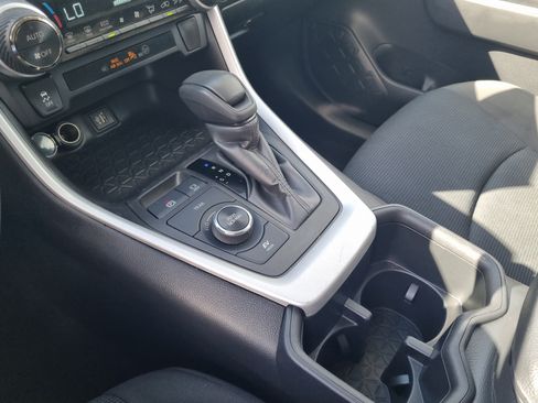 Used 2024 Toyota RAV4 LE AWD/4WD image 31