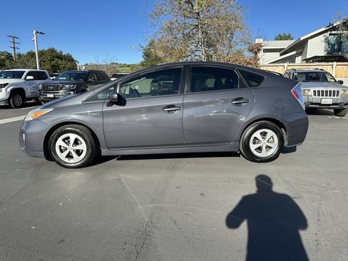 Used 2013 Toyota Prius Three image 2