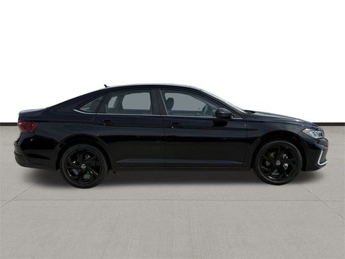 New 2026 Volkswagen Jetta SE image 4