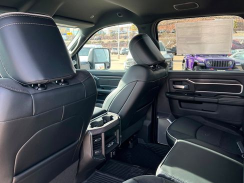 New 2026 RAM 3500 Laramie AWD/4WD image 19