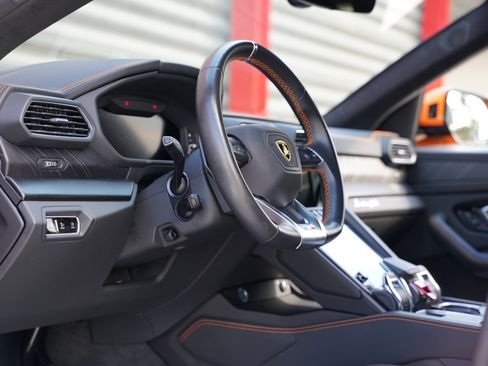 Used 2023 Lamborghini Urus S image 9