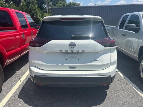 Used 2024 Nissan Rogue S AWD/4WD image 10