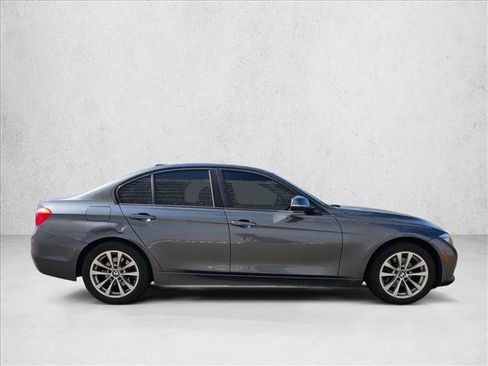 Used 2017 BMW 320i Sedan RWD image 4