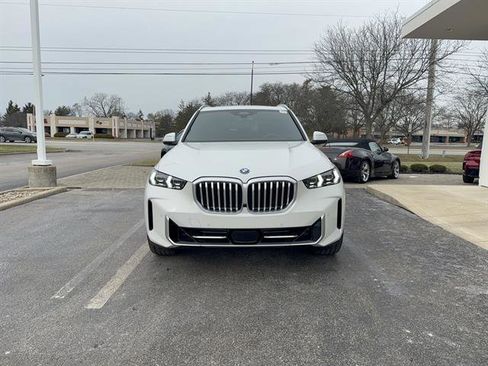 New 2026 BMW X5 xDrive50e image 2