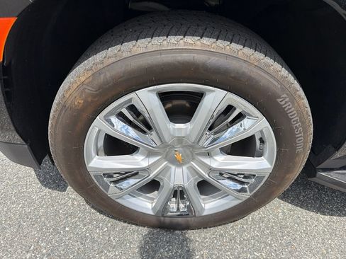 Used 2024 Chevrolet Suburban High Country RWD image 12