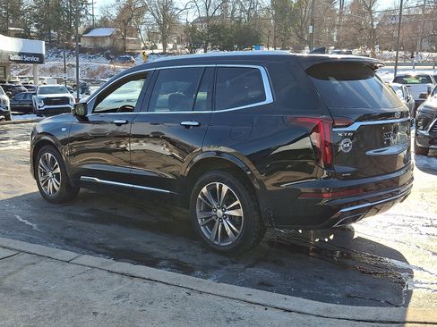 Used 2021 Cadillac XT6 Premium Luxury w/ LPO, Floor Liner Package image 4