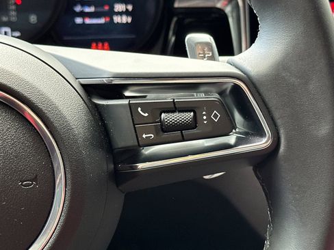 Used 2025 Porsche Macan image 31