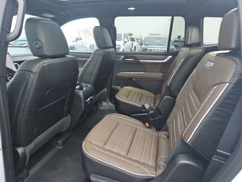 New 2026 GMC Acadia Denali Ultimate w/ LPO, Floor Liner Package image 12