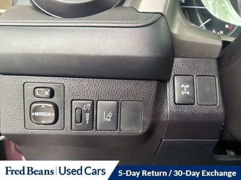 Used 2018 Toyota RAV4 LE w/ Carpet Mat Package AWD/4WD image 23