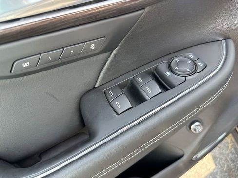 Used 2022 Buick Envision Avenir w/ Technology Package II FWD image 13