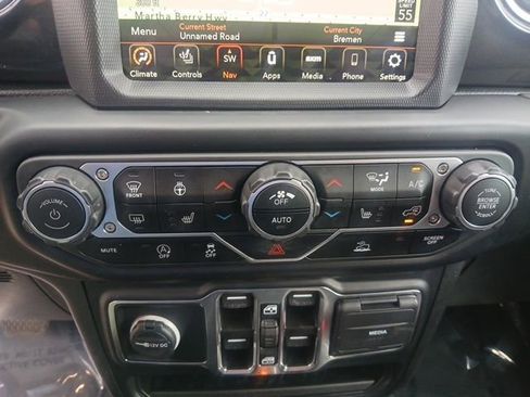 Used 2023 Jeep Wrangler Unlimited Sahara AWD/4WD image 30