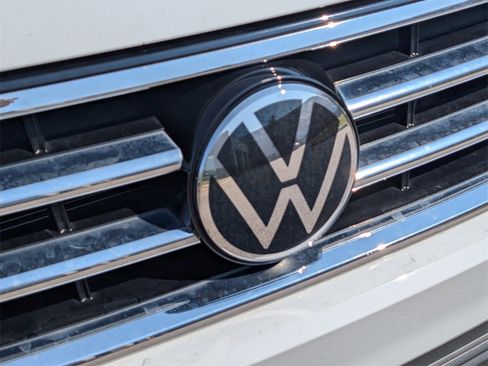 Used 2022 Volkswagen Tiguan SE image 10