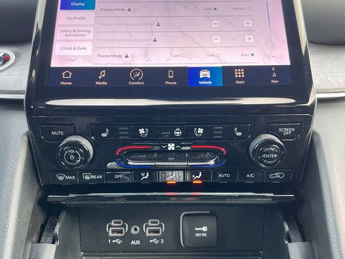 Used 2024 Jeep Grand Cherokee Limited w/ Luxury Tech Group II image 23