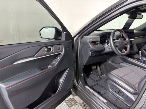 Certified 2025 Ford Explorer ST-Line w/ Premium Package image 12