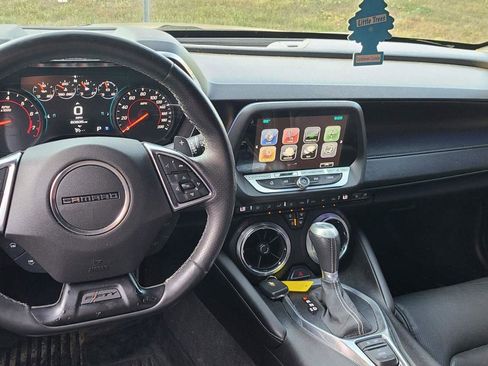 Used 2017 Chevrolet Camaro SS image 4